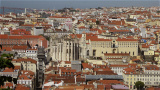 Linke Ecke: der "Elevador de Santa Justa" -  die 45 Meter hohe Stahlkonstruktion wurde 1902 als Aussichtsplattform von einem Schüler Gustave Eiffels errichtet